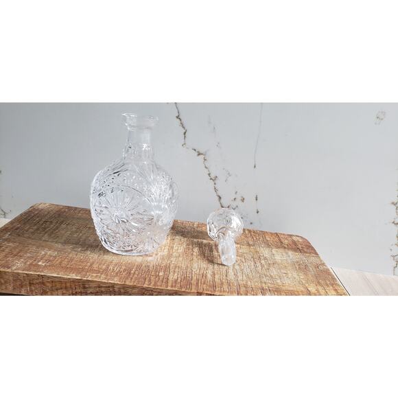 VTG Cut Glass Crystal Decanter Bird Motif Barware Clear Stopper Heavy Pressed - Picture 6 of 8